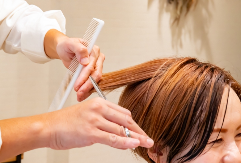 カット施術中の写真