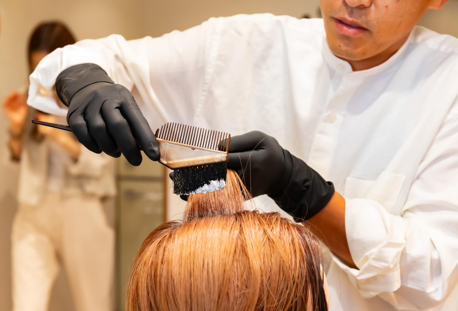 カラー施術中の写真